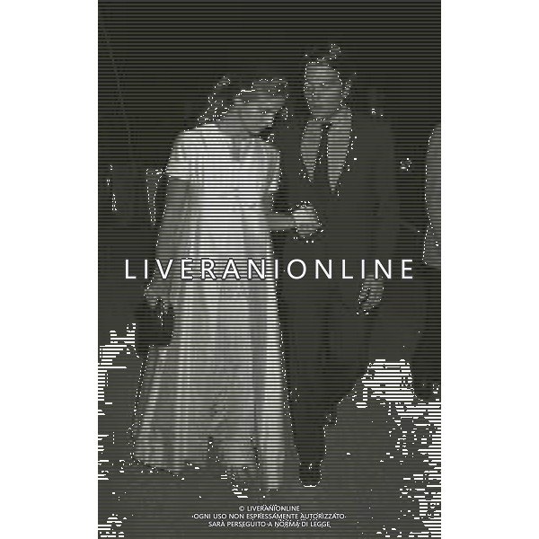 RETROSPETTIVA ANTONELLA INTERLENGHI ATTRICE NELLA FOTO ANTONELLA INTERLENGHI A VENEZIA CON SAVERIO VALLONE NELL\'ANNO 1981 AG ALDO LIVERANI SAS