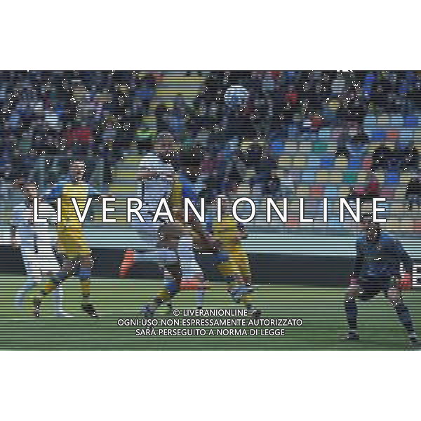 Frosinone vs Ascoli Campionato Serie B - 32 Giornata - Stadio B.Stirpe - Frosinone 10-04-2023 nella foto Oyono anticipa Mendes ©Federico Gaetano / AGENZIA ALDO LIVERANI SAS