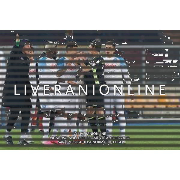 Proteste - Players of SSC Napoli protests with the referee Gianluca Manganiello of Pinerolo during the Italian soccer Serie A match US Lecce vs SSC Napoli on April 7, 2023 at the Via del Mare stadium in Lecce, Italy. Photo by Emmanuele Mastrodonato/ag. Aldo Liverani sas/ AGENZIA ALDO LIVERANI SAS