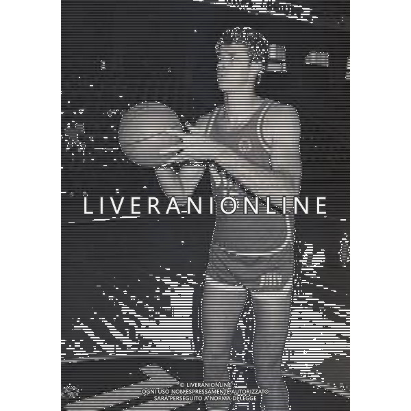 RETROSPETTIVA JOHN GIANELLI BASKET NELLA FOTO JOHN GIANELLI A MILANO NELL\'ANNO 1980-1981 CON LA MAGLIA DELLA BILLY MILANO AG ALDO LIVERANI SAS