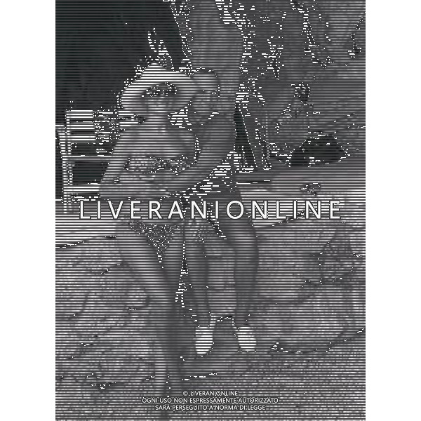 RETROSPETTIVA BEN GAZZARA ATTORE NELLA FOTO BEN GAZZARA CON LA MOGLIE ELKE A TAORMINA NELL\'ANNO 1984 AG ALDO LIVERANI SAS 