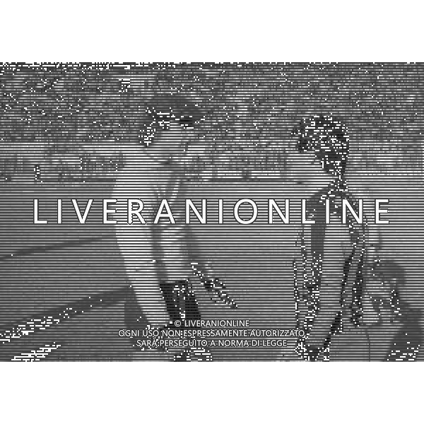 NEG-RETROSPETTIVA MASSIMO MATTOLINI CALCIATORE NELLA FOTO MASSIMO MATTOLINI CON LA MAGLIA DEL CATANZARO CALCIO NELL\'ANNO 1979-1980 E DOMENICO CASO AG ALDO LIVERANI SAS