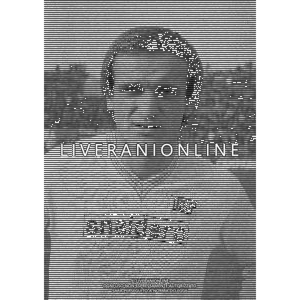NEG-RETROSPETTIVA MORENO FERRARIO CALCIATORE NELLA FOTO MORENO FERRARIO CON LA MAGLIA DEL NAPOLI CALCIO NELL\'ANNO 1981-1982 AG ALDO LIVERANI SAS
