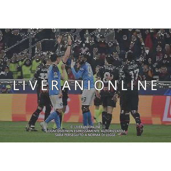 Andre\' Franck Zambo Anguissa (Napoli) ammonito per la seconda volta Milan vs Napoli Milano 12-04-2023 Stadio Giuseppe Meazza - San Siro UEFA Champions League quarti di finale - gara di andata foto Roberto Garavaglia/ag. Aldo Liverani sas/ AGENZIA ALDO LIVERANI SAS