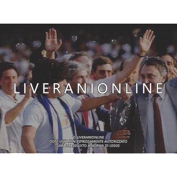 05-07-1984 NAPOLI STADIO SAN PAOLO PRESENTAZIONE DEL NUOVO ACQUISTO DEL NAPOLI CALCIO DIEGO ARMANDO MARADONA NELLA FOTO DIEGO ARMANDO MARADONA AG ALDO LIVERANI SAS 