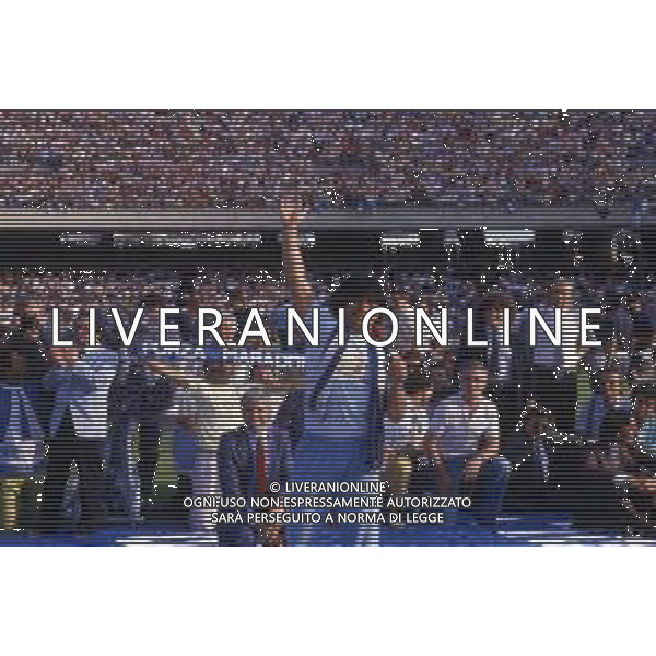 05-07-1984 NAPOLI STADIO SAN PAOLO PRESENTAZIONE DEL NUOVO ACQUISTO DEL NAPOLI CALCIO DIEGO ARMANDO MARADONA NELLA FOTO DIEGO ARMANDO MARADONA AG ALDO LIVERANI SAS 
