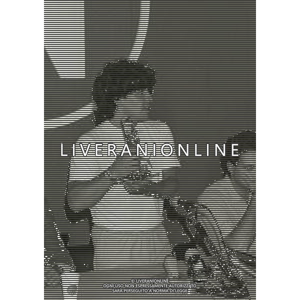 NEG-05-07-1984 NAPOLI STADIO SAN PAOLO PRESENTAZIONE DEL NUOVO ACQUISTO DEL NAPOLI CALCIO DIEGO ARMANDO MARADONA  NELLA FOTO DIEGO ARMANDO MARADONA  AG ALDO LIVERANI SAS