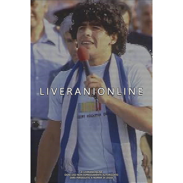 05-07-1984 NAPOLI STADIO SAN PAOLO PRESENTAZIONE DEL NUOVO ACQUISTO DEL NAPOLI CALCIO DIEGO ARMANDO MARADONA NELLA FOTO DIEGO ARMANDO MARADONA AG ALDO LIVERANI SAS 