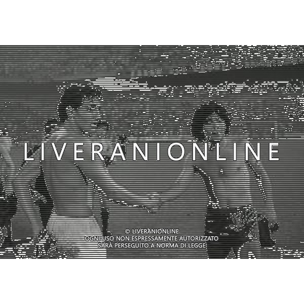 RETROSPETTIVA DIEGO ARMANDO MARADONA CALCIATORE NELLA FOTO DIEGO ARMANDO MARADONA CON SERGIO BATTISTINI A SAN SIRO NELLA PARTITA AMICHEVOLE MILAN -BOCA JUNIOR NELL\'ANNO 1981 AG ALDO LIVERANI SAS