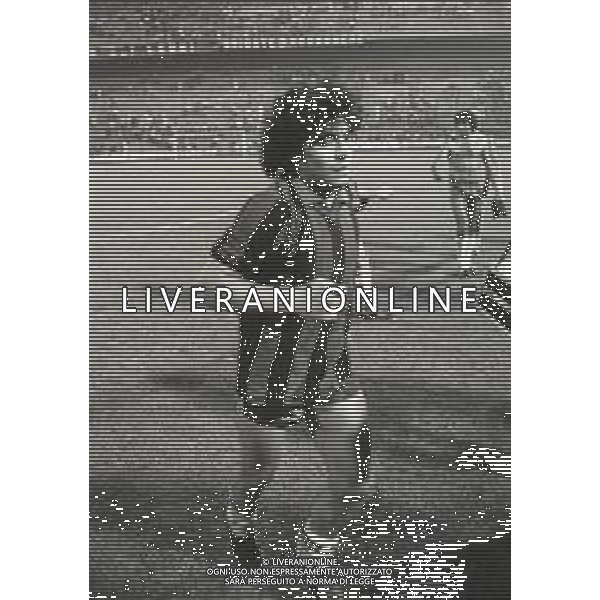 RETROSPETTIVA DIEGO ARMANDO MARADONA CALCIATORE NELLA FOTO DIEGO ARMANDO MARADONA A SAN SIRO NELLA PARTITA AMICHEVOLE MILAN -BOCA JUNIOR NELL\'ANNO 1981 AG ALDO LIVERANI SAS