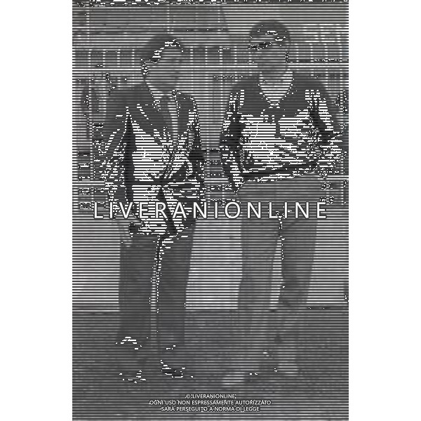 NEG-RETROSPETTIVA MAURIZIO BRUNO ALLENATORE RIMINI CALCIO NELLA FOTO MAURIZIO BRUNO ALLENATORE RIMINI CALCIO NELL\'ANNO 1981-1982 A CREMONA CON GUIDO VINCENZI ALLENATORE CREMONESE AG ALDO LIVERANI SAS