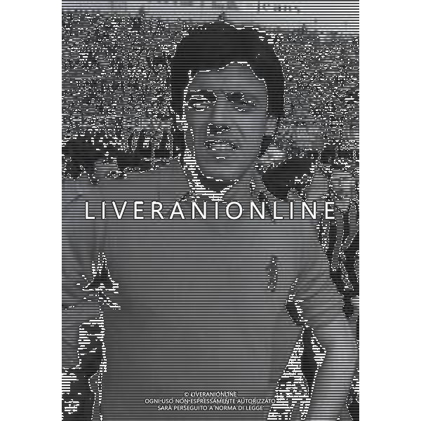 RETROSPETTIVA FABRIZIO BERNI CALCIATORE NELLA FOTO FABRIZIO BERNI CON LA MAGLIA DELLA PISTOIESE CALCIO NELL\'ANNO 1982-1983 AG ALDO LIVERANI SAS