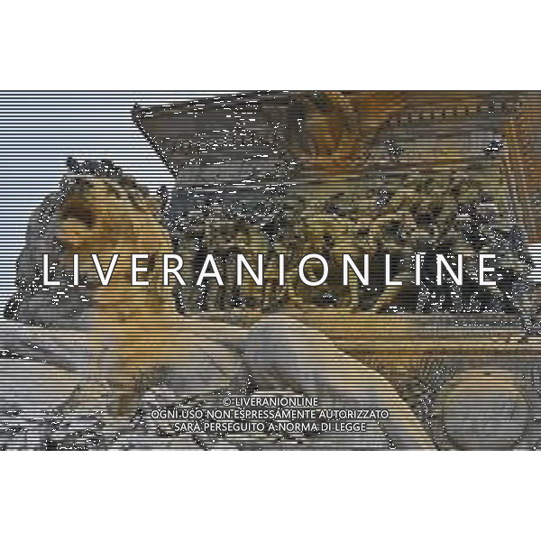 TVRG Monumento imbrattato piazza Duomo Milano 13-04-2023 Il monumento in piazza Duomo e dedicato a Vittorio Emanuele II imbratttao con la vernice foto Roberto Garavaglia/ag. Aldo Liverani sas/ AGENZIA ALDO LIVERANI SAS