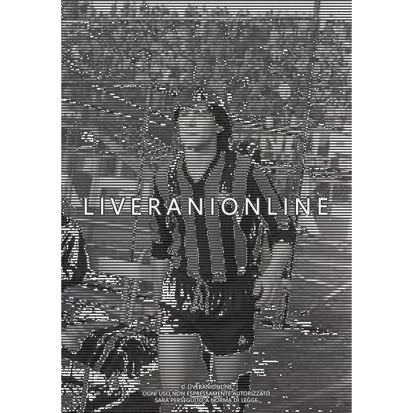 RETROSPETTIVA AMEDEO BALDIZZONE CALCIATORE NELLA FOTO AMEDEO BALDIZZONE CON LA MAGLIA DELL\'ATALANTA CALCIO NELL\'ANNO 1980-1981 AG ALDO LIVERANI SAS
