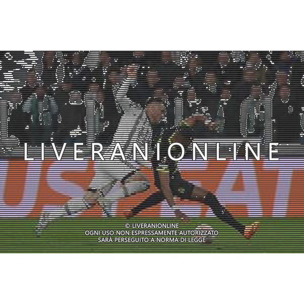 Torino 12.04.2023 Stadio Allianz Stadium ©Manuela Viganti/Agenzia Aldo Liverani Juventus vs Sporting Lisbona Europa League 2022/2023 Quarti di Finale Nella foto: filip kostic e jeremiah st juste ©Viganti / AGENZIA ALDO LIVERANI SAS