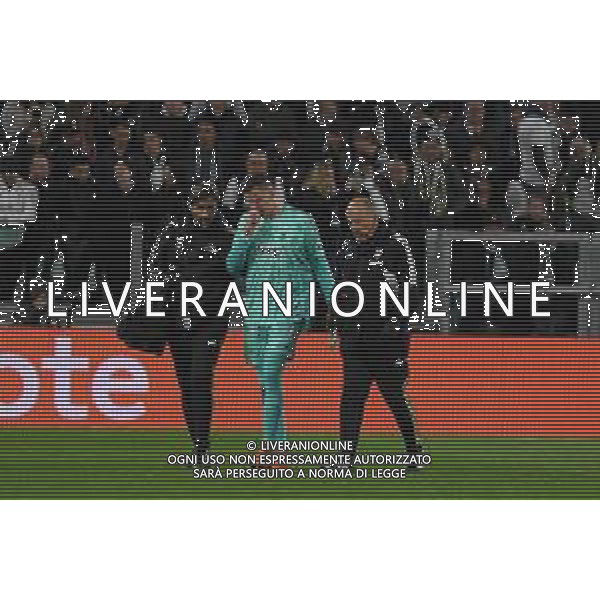 Torino 12.04.2023 Stadio Allianz Stadium ©Manuela Viganti/Agenzia Aldo Liverani Juventus vs Sporting Lisbona Europa League 2022/2023 Quarti di Finale Nella foto: wojciech szczesny esce dal campo infortunato ©Viganti / AGENZIA ALDO LIVERANI SAS