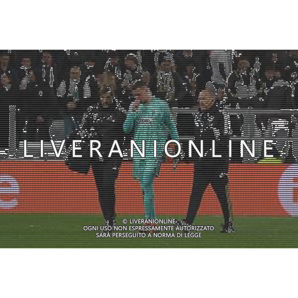Torino 12.04.2023 Stadio Allianz Stadium ©Manuela Viganti/Agenzia Aldo Liverani Juventus vs Sporting Lisbona Europa League 2022/2023 Quarti di Finale Nella foto: wojciech szczesny esce dal campo infortunato ©Viganti / AGENZIA ALDO LIVERANI SAS