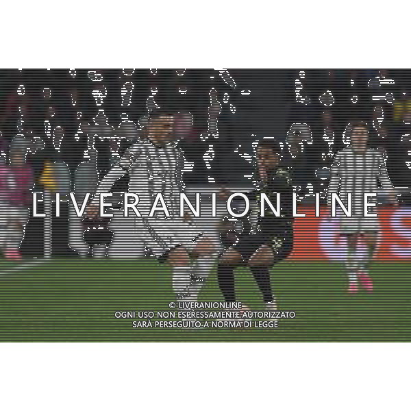 Torino 12.04.2023 Stadio Allianz Stadium ©Manuela Viganti/Agenzia Aldo Liverani Juventus vs Sporting Lisbona Europa League 2022/2023 Quarti di Finale Nella foto: filip kostic e marcus edwards ©Viganti / AGENZIA ALDO LIVERANI SAS