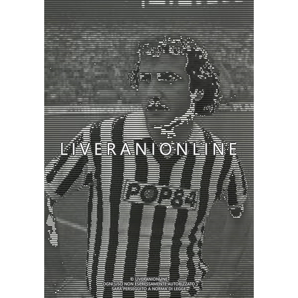 RETROSPETTIVA GIANLUCA DE PONTI CALCIATORE NELLA FOTO GIANLUCA DE PONTI NELL\'ANNO 1981-1982 CON LA MAGLIA DELL\'ASCOLI CALCIO AG ALDO LIVERANI SAS
