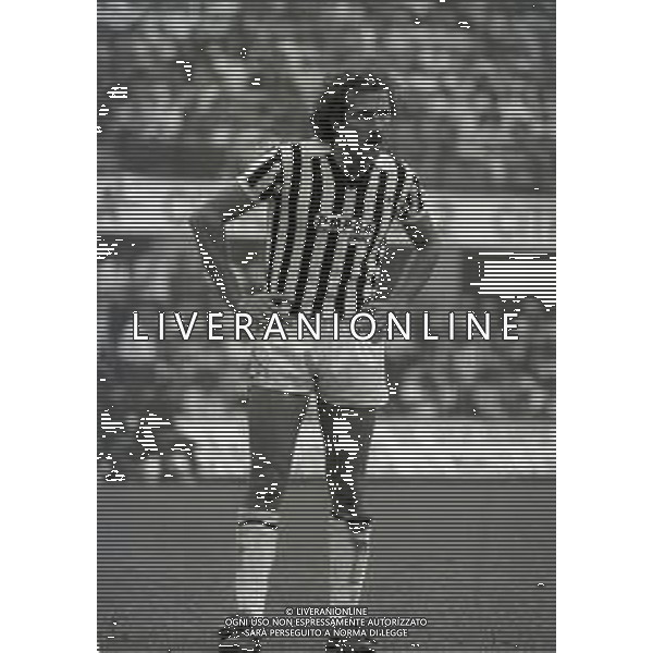 RETROSPETTIVA GIANLUCA DE PONTI CALCIATORE NELLA FOTO GIANLUCA DE PONTI NELL\'ANNO 1981-1982 CON LA MAGLIA DELL\'ASCOLI CALCIO AG ALDO LIVERANI SAS