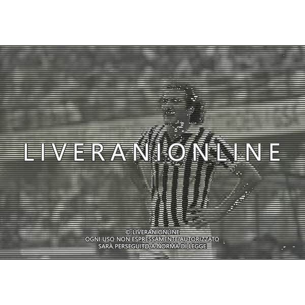 RETROSPETTIVA GIANLUCA DE PONTI CALCIATORE NELLA FOTO GIANLUCA DE PONTI NELL\'ANNO 1981-1982 CON LA MAGLIA DELL\'ASCOLI CALCIO AG ALDO LIVERANI SAS