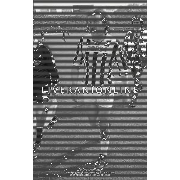 RETROSPETTIVA GIANLUCA DE PONTI CALCIATORE NELLA FOTO GIANLUCA DE PONTI NELL\'ANNO 1981-1982 CON LA MAGLIA DELL\'ASCOLI CALCIO AG ALDO LIVERANI SAS