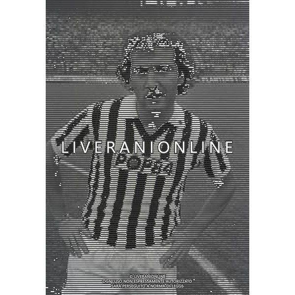 RETROSPETTIVA GIANLUCA DE PONTI CALCIATORE NELLA FOTO GIANLUCA DE PONTI NELL\'ANNO 1981-1982 CON LA MAGLIA DELL\'ASCOLI CALCIO AG ALDO LIVERANI SAS