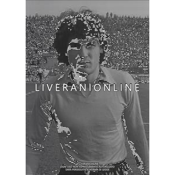 NEG-RETROSPETTIVA MAURIZIO MOSCATELLI CALCIATORE NELLA FOTO MAURIZIO MOSCATELLI CON LA MAGLIA DELLA PISTOIESE NELL\'ANNO 1979-1980 AG ALDO LIVERANI SAS