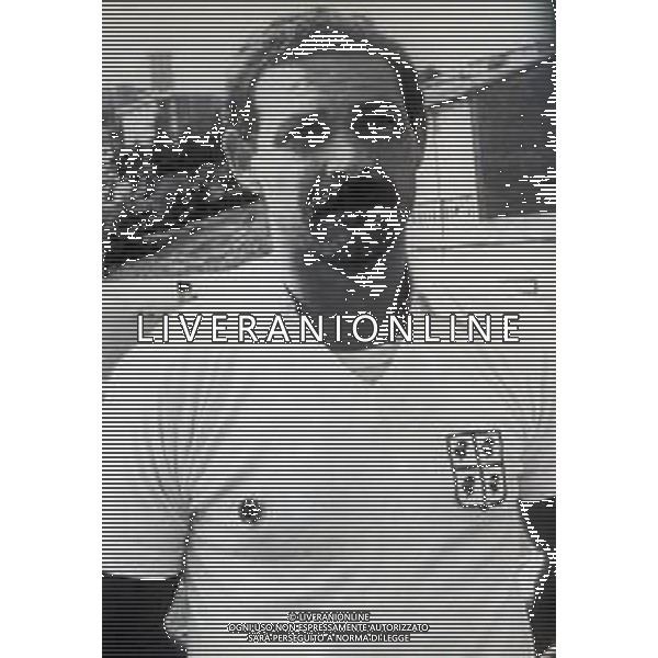NEG-RETROSPETTIVA CARLO OSELLAME CALCIATORE NELLA FOTO CARLO OSELLAME CON LA MAGLIA DEL CAGLIARI NELL\'ANNO 1980-1981 AG ALDO LIVERANI SAS