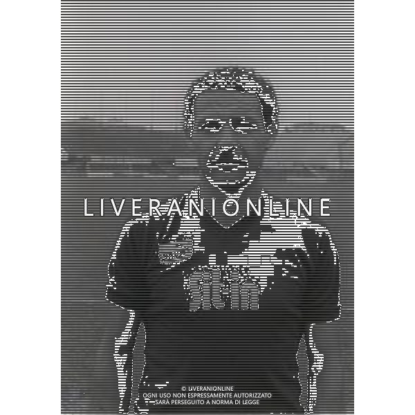 NEG-RETROSPETTIVA CARLO OSELLAME CALCIATORE  NELLA FOTO CARLO OSELLAME CON LA MAGLIA DELL\'ATALANTA CALCIO NELL\'ANNO 1983  AG ALDO LIVERANI SAS