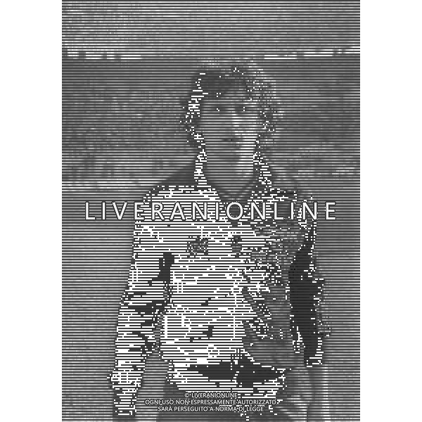 NEG-RETROSPETTIVA CARLO BORGHI CALCIATORE NELLA FOTO CARLO BORGHI CON LA MAGLIA DEL CATANZARO CALCIO NELL\'ANNO 1980-1981 AG ALDO LIVERANI SAS