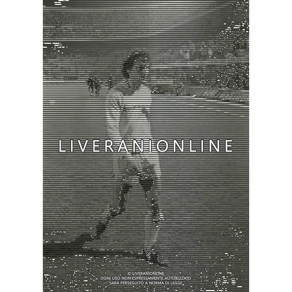 NEG-RETROSPETTIVA CARLO BORGHI CALCIATORE NELLA FOTO CARLO BORGHI CON LA MAGLIA DEL CATANZARO CALCIO NELL\'ANNO 1981-1982 AG ALDO LIVERANI SAS