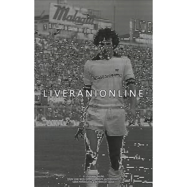 NEG-RETROSPETTIVA CARLO BORGHI CALCIATORE NELLA FOTO CARLO BORGHI CON LA MAGLIA DEL CATANZARO CALCIO NELL\'ANNO 1981-1982 AG ALDO LIVERANI SAS