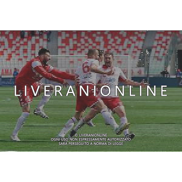 Valerio Di Cesare (SSC Bari) celebrates after scoring a goal with teammates during the Serie B match between SSC Bari and Como 1907 at Stadio San Nicola on April 15, 2023 in Bari, Italy. Photo by Emmanuele Mastrodonato/ag. Aldo Liverani sas