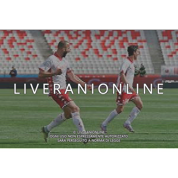 Valerio Di Cesare (SSC Bari) celebrates after scoring a goal during the Serie B match between SSC Bari and Como 1907 at Stadio San Nicola on April 15, 2023 in Bari, Italy. Photo by Emmanuele Mastrodonato/ag. Aldo Liverani sas