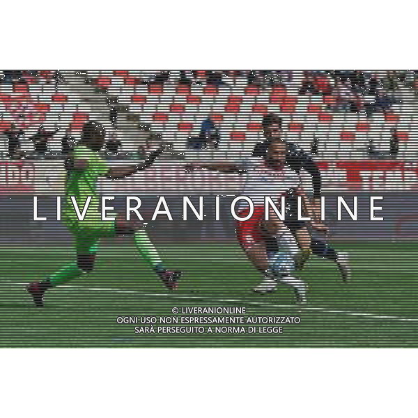 Valerio Di Cesare (SSC Bari) scores a goal of 2-2 during the Serie B match between SSC Bari and Como 1907 at Stadio San Nicola on April 15, 2023 in Bari, Italy. Photo by Emmanuele Mastrodonato/ag. Aldo Liverani sas