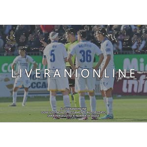 15-4-2023. Cagliari Calcio-Frosinone Calcio. 33° giornata serie BKT 2022/2023, stadio Unipol Domus Cagliari. Foto Salvatore Moi/Aldo Liverani s.a.s. Nella foto: Fabio Lucioni Frosinone, arbitro Volpi di Aarezzo, Luca Mazzitelli Frosinone, Mario Sampirisi Frosinone ©MOI SALVATORE / AGENZIA ALDO LIVERANI SAS