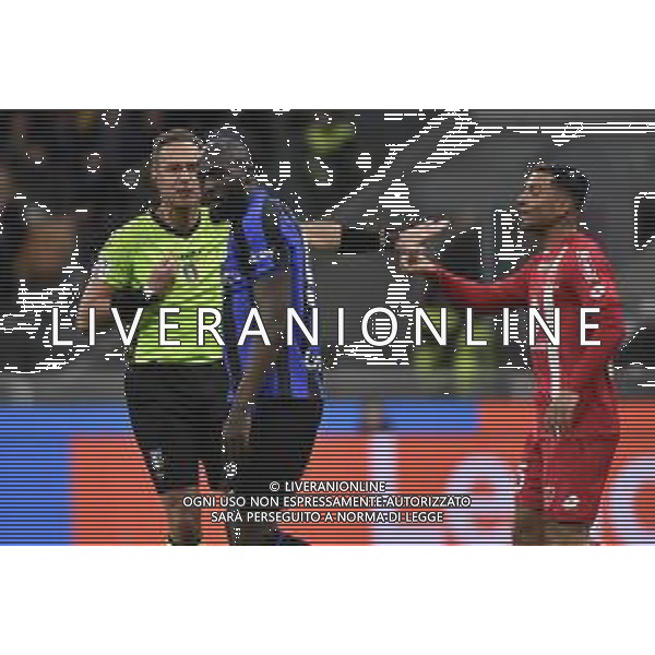 l\'arbitro Luca Pairetto di Nichelino (TO) discute con Romelu Lukaku (Inter) e Armando Izzo (Monza) Inter vs Monza Milano 15-04-2023 Stadio Giuseppe Meazza - San Siro Campionato Serie A TIM - 30a giornata foto Roberto Garavaglia/ag. Aldo Liverani sas