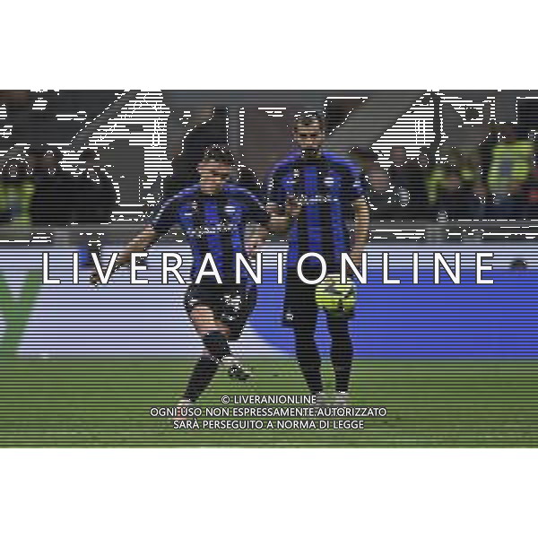 Kristjan Asllani (Inter) cerca il gol su punizione Inter vs Monza Milano 15-04-2023 Stadio Giuseppe Meazza - San Siro Campionato Serie A TIM - 30a giornata foto Roberto Garavaglia/ag. Aldo Liverani sas/ AGENZIA ALDO LIVERANI SAS