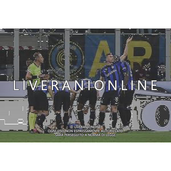 infortunio Stefan de Vrij (Inter) Inter vs Monza Milano 15-04-2023 Stadio Giuseppe Meazza - San Siro Campionato Serie A TIM - 30a giornata foto Roberto Garavaglia/ag. Aldo Liverani sas/ AGENZIA ALDO LIVERANI SAS