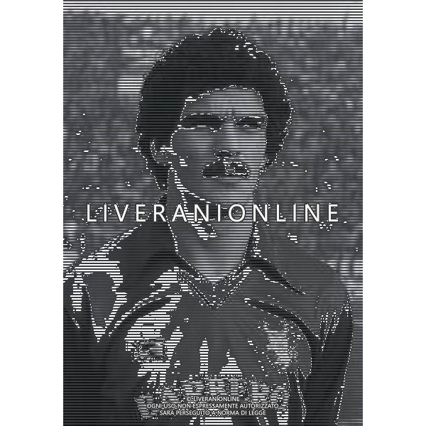 RETROSPETTIVA MICHAEL VAN DE KORPUT CALCIATORE NELLA FOTO MICHAEL VAN DE KORPUT CON LA MAGLIA DEL TORINO NELL\'ANNO 1982-1983 AG ALDO LIVERANI SAS 