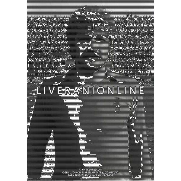NEG-RETROSPETTIVA PIER GIUSEPPE MOSTI CALCIATORE NELLA FOTO PIER GIUSEPPE MOSTI CON LA MAGLIA DELLA PISTOIESE CALCIO NELL\'ANNO 1980-1981 AG ALDO LIVERANI SAS