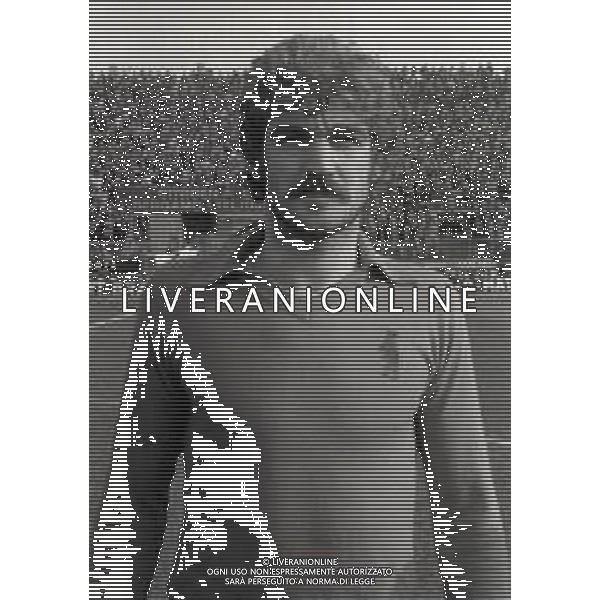 NEG-RETROSPETTIVA PIER GIUSEPPE MOSTI CALCIATORE NELLA FOTO PIER GIUSEPPE MOSTI CON LA MAGLIA DELLA PISTOIESE CALCIO NELL\'ANNO 1980-1981 AG ALDO LIVERANI SAS