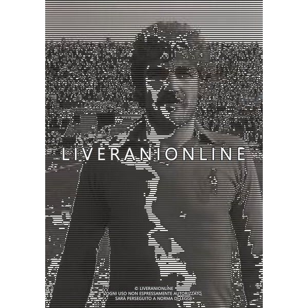 NEG-RETROSPETTIVA PIER GIUSEPPE MOSTI CALCIATORE NELLA FOTO PIER GIUSEPPE MOSTI CON LA MAGLIA DELLA PISTOIESE CALCIO NELL\'ANNO 1980-1981 AG ALDO LIVERANI SAS