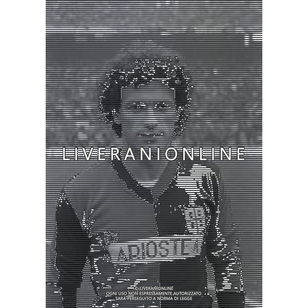 NEG-RETROSPETTIVA ROBERTO QUAGLIOZZI CALCIATORE NELLA FOTO ROBERTO QUAGLIOZZI CON LA MAGLIA DEL CAGLIARI CALCIO NELL\'ANNO 1982-1983 AG ALDO LIVERANI SAS