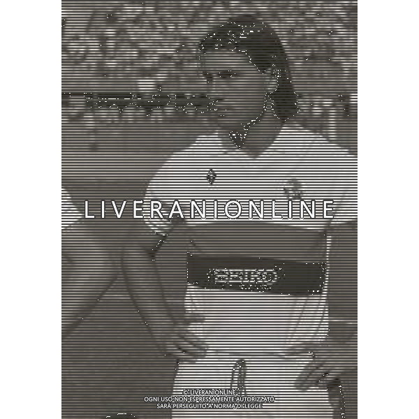 NG-RETROSPETTIVA VINCENZO ROMANO CALCIATORE  NELLA FOTO VINCENZO ROMANO CON LA MAGLIA DEL GENOA CALCIO NELL\'ANNO 1981-1982 AG ALDO LIVERANI SAS