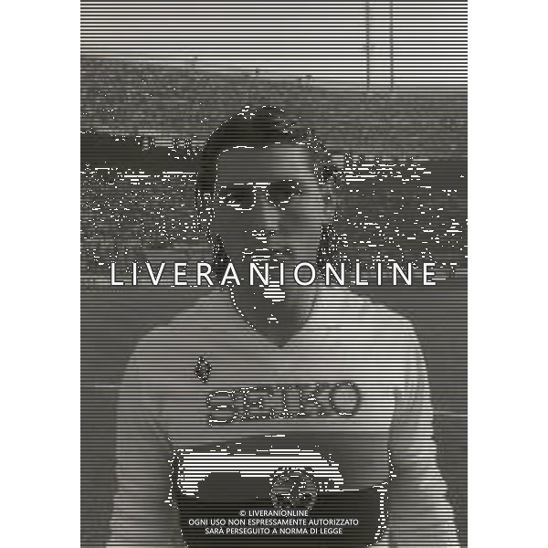 NG-RETROSPETTIVA VINCENZO ROMANO CALCIATORE  NELLA FOTO VINCENZO ROMANO CON LA MAGLIA DEL GENOA CALCIO NELL\'ANNO 1981-1982 AG ALDO LIVERANI SAS