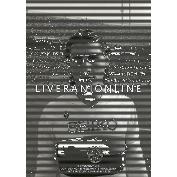 NG-RETROSPETTIVA VINCENZO ROMANO CALCIATORE  NELLA FOTO VINCENZO ROMANO CON LA MAGLIA DEL GENOA CALCIO NELL\'ANNO 1981-1982 AG ALDO LIVERANI SAS