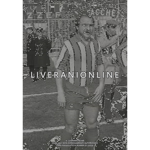 NEG-RETROSPETTIVA VITO CHIMENTI CALCIATORE NELLA FOTO VITO CHIMENTI CON LA MAGLIA DEL CATANZARO CALCIO AG ALDO LIVERANI SAS