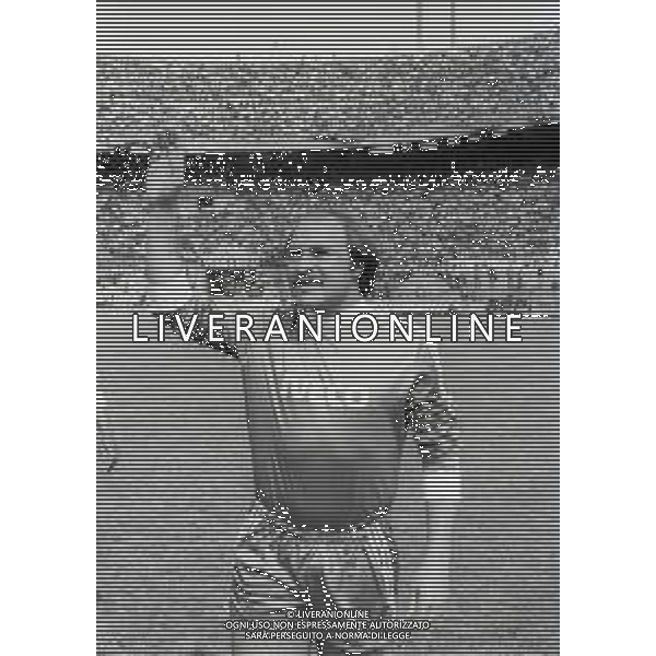 NEG-RETROSPETTIVA VITO CHIMENTI CALCIATORE NELLA FOTO VITO CHIMENTI CON LA MAGLIA DELL\'AVELLINO CALCIO AG ALDO LIVERANI SAS